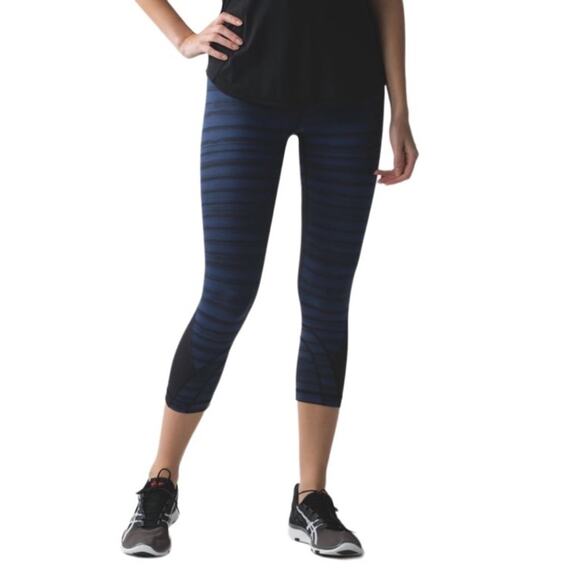 LULULEMON Run Crop II Full-On Luxtreme Mesh Legging 8 Navy/Black Sporty Athletic - Picture 1 of 13